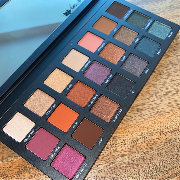 Urban Decay Born To Run Eyeshadow Palette - Picture 4 of 8